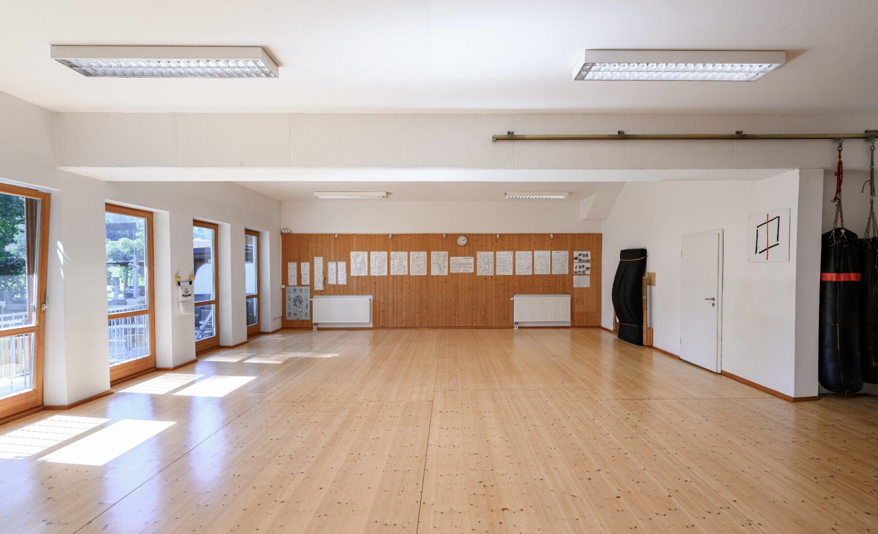 Der Trainingsraum mit Holzboden